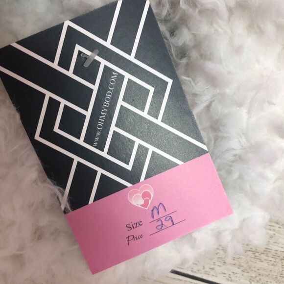 NWT Queens are born in the 70’s Black t-shirt M - Picture 5 of 6